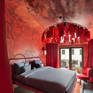 25hours Piazza San Paolino Hotell